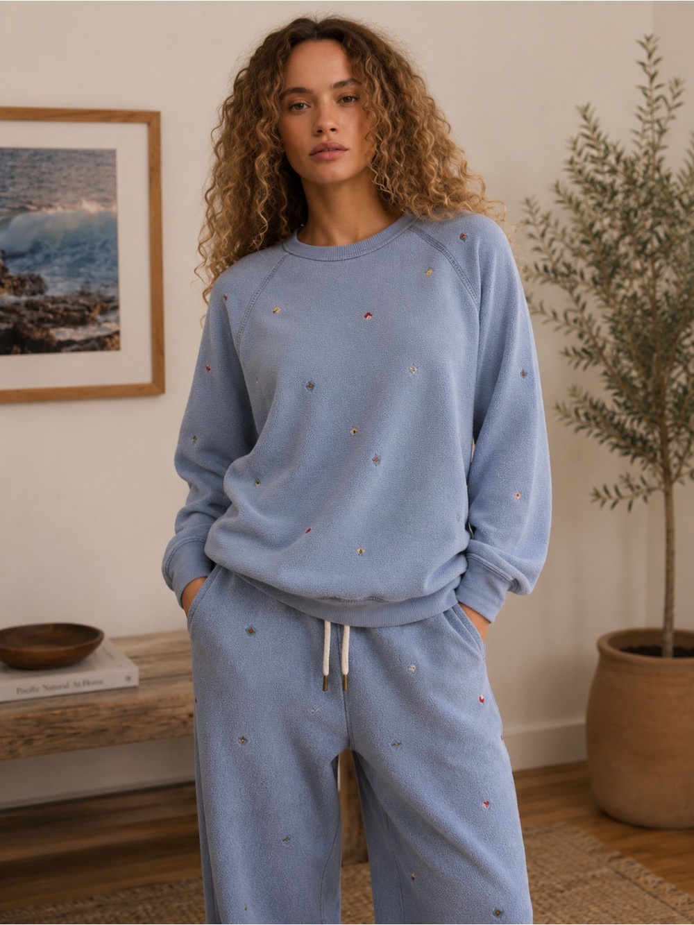 THE GREAT COLLEGE SWEATSHIRT W/ TOSSED FLORAL EMBROIDERY